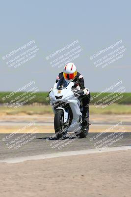 media/Aug-06-2023-TrackDaz (Sun) [[ac7f4f6367]]/A Group/wheelie bump/